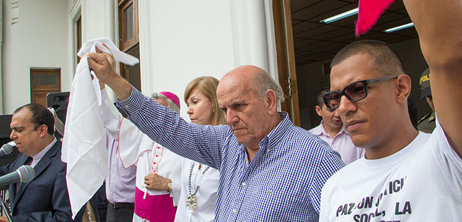 Cali presente en la firma del cese bilateral y definitivo al fuego con las Farc