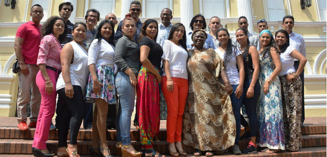 Estrategia masiva de formaci�n art�stica para los cale�os