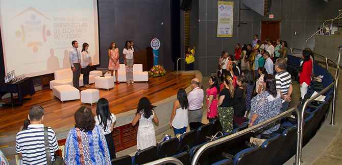 Inicia la semana de la educaci�n con el compromiso de la comunidad educativa