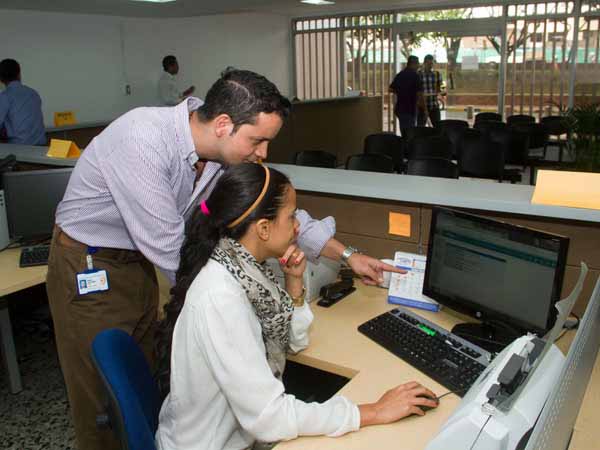 La Administraci�n quiere cerrar la brecha digital y acercar a los cale�os a las nuevas tecnolog�as
