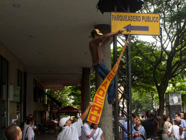 La Administraci�n advierte a due�os de locales de la Av. 6N sobre publicidad irregular