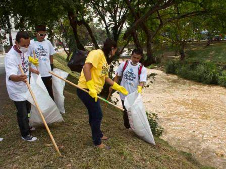 Los cale�os mostraron su civismo por Cali en jornada de embellecimiento de sus calles