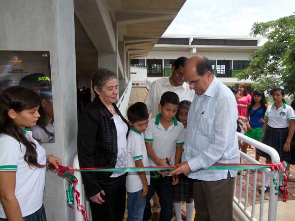 900 alumnos de Montebello estrenaron instituci�n educativa
