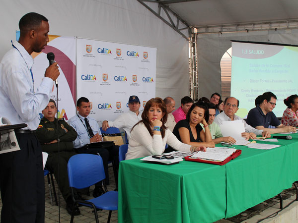 La Comuna 15 recibi� al Alcalde en consejo comunitario