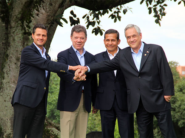 M�s educaci�n con tecnolog�a y contrarrestar la pobreza, claves en el desarrollo�