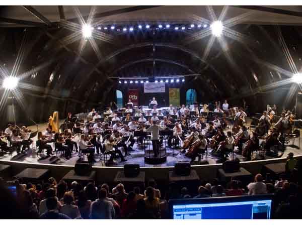 Teatro Los Cristales brill� con moderna iluminaci�n durante el concierto de la Filarm�nica de Bogot�