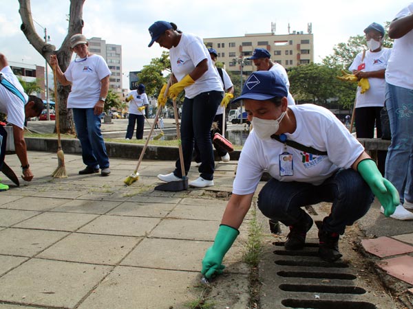 Funcionarios de la ESE Ladera enlucieron calles dentro de los preparativos por el 3 de julio