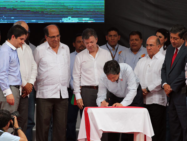 Congresistas y l�deres gremiales respaldan la devoluci�n de Emcali a la ciudad