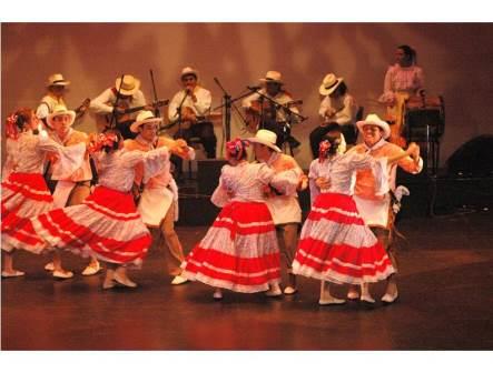 Talleres de m�sica y danzas dentro del XIX Encuentro de Danzas Folcl�ricas Mercedes Monta�o