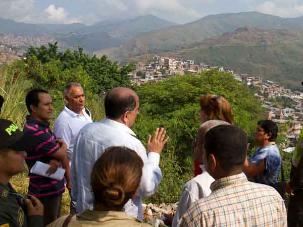Cale�os de la Comuna 1 aprueban esfuerzo e inversi�n social del gobierno del m�dico Guerrero