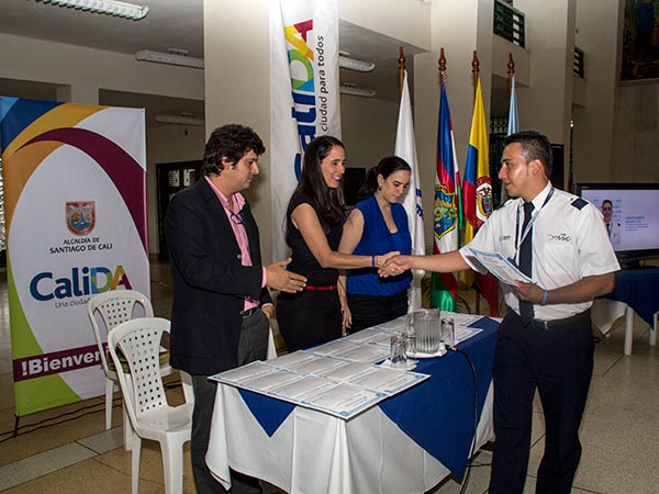 Reconocimiento a 20 conductores del MIO, en el mes de la Virgen del Carmen