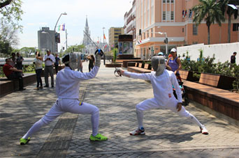 Floretes, sables y espadas se blandieron sobre el Paseo Colombia