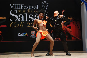 Inici� el Festival Mundial de Salsa 2013, las eliminatorias se realiz�n en el Teatro al Aire Libre los Cristales