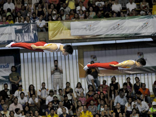 Elasticidad, destreza y muchos vuelos, predominan en el Coliseo El Pueblo