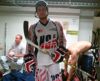 Steven Campbell, de la selecci�n de Estados Unidos de hockey en l�nea, invita a la ciudadan�a a participar en la Semana por la Paz