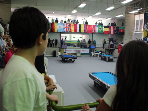 Los ni�os tambi�n fijaron sus ojos en el billar de los Juegos Mundiales 2013 Cali