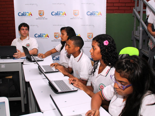 A prop�sito del proyecto Educaci�n Digital para Todos, Secretario da a conocer logros de su dependencia