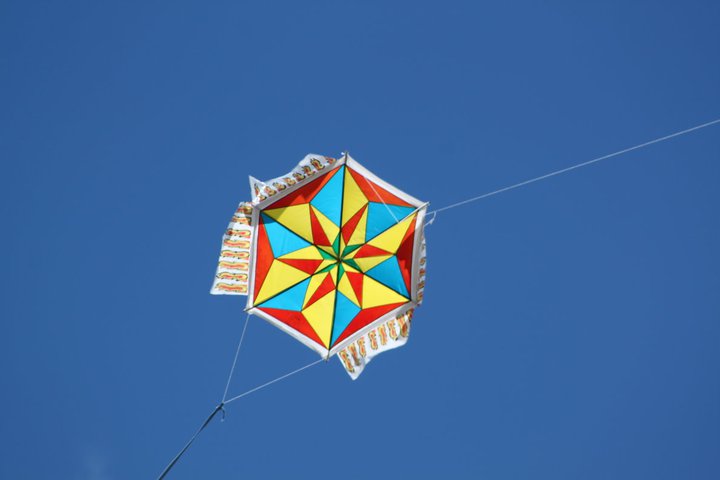 Agosto Mes de las Cometas y los riesgos