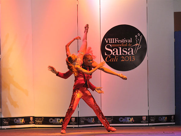 El  Festival  Mundial  de Salsa de  Cali, una vitrina comercial para escuelas y bailarines
