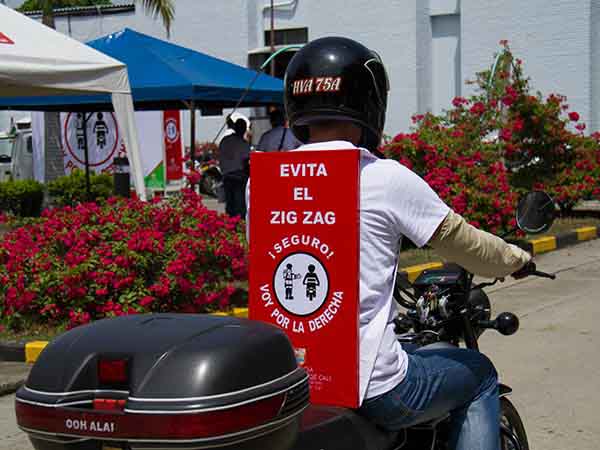 Campa�a de Movilidad: �Amigo motociclista: en Cali, seguro vas por la derecha�