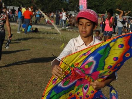 Cielos cale�os se vistieron con el colorido de las cometas