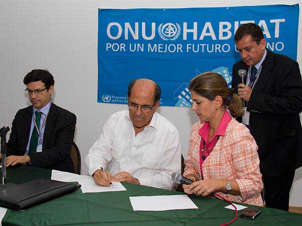 Alcalde de Cali firma declaraci�n para integraci�n urbana regional en Encuentro de Planificaci�n Metropolitana