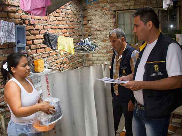 Entrega de ayudas a damnificados por el pasado vendaval