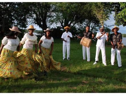 Finalistas de chirim�as est�n listos para competir en el Petronio