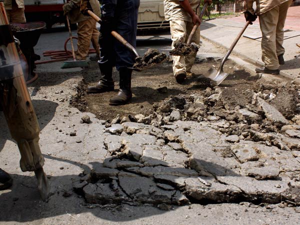 Comenz� rehabilitaci�n vial en tramo de la Autopista Suroriental