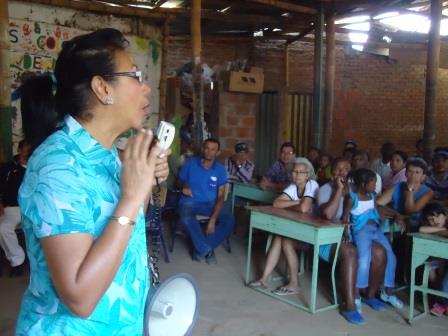 Aclaran dudas en la comuna 18 sobre oferta de vivienda en zonas de riesgo