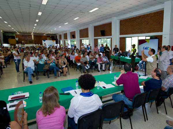 Entregan informe de seguimiento a compromisos del consejo comunitario de la comuna 20