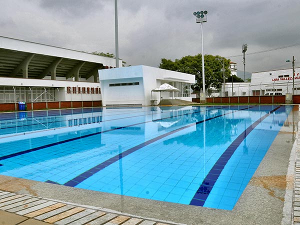 Santiago de Cali estrena nueva piscina para nado sincronizado