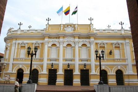 Con melod�as de la Cali pluricultural celebran D�a de la Raza en el Teatro Municipal