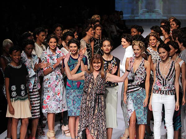 Alcalde (e) de Cali y asistentes al Exposhow se deleitaron con pasarela de Nicolle Miller