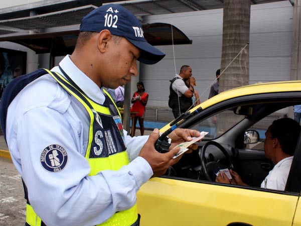 Infractores en Cali pagan multas con c�digo de barras en los bancos