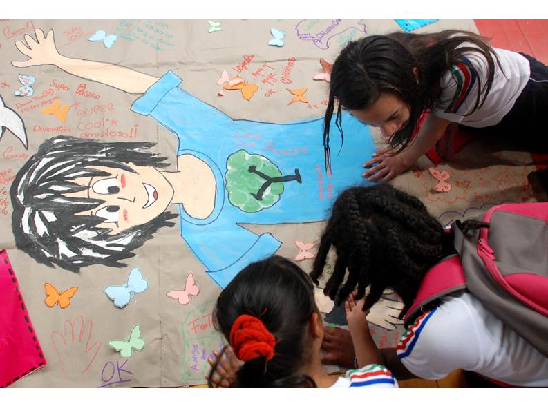 Mil j�venes cale�os intercambiaron comics e historietas en programa �Encartados en la red�