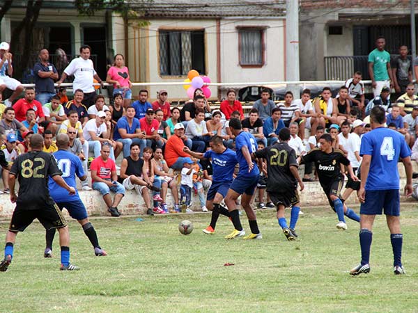Final del torneo de f�tbol en comunidades de alto riesgo, en Floralia; m�s de 200 j�venes participaron