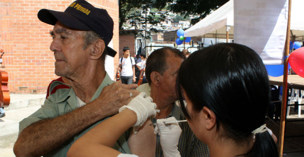 Abren jornada de vacunaci�n para adultos mayores, contra el neumococo