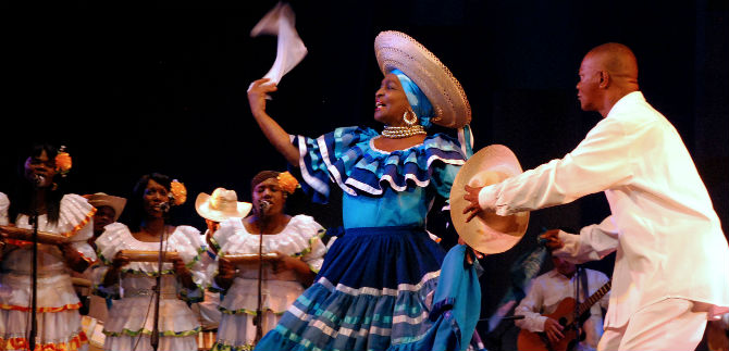 Fiestas del Adi�s Enero se reproducen en polideportivo Quintas del Refugio