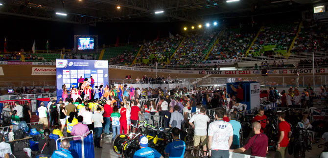 Cale�os recibieron con alegr�a el Campeonato Mundial de Ciclismo de Pista