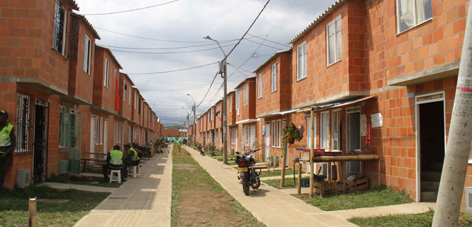 Fondo Adaptaci�n inicia reubicaci�n de habitantes del jarill�n de Cali