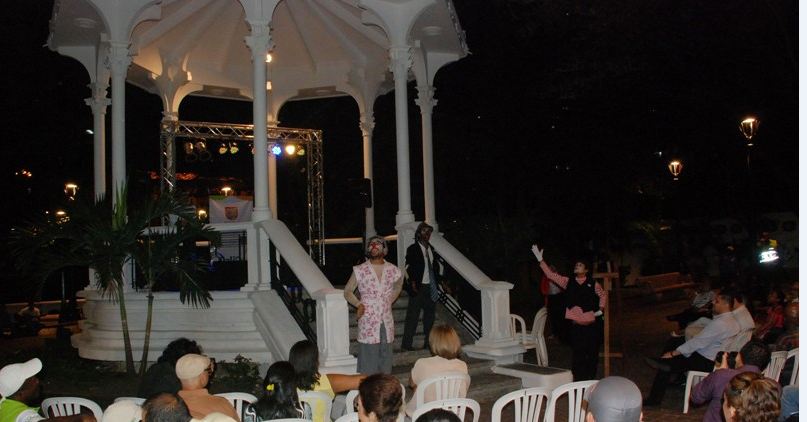 Con m�sica y teatro se reinaugur� la Retreta Municipal, este viernes