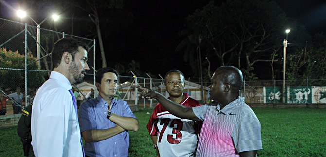 Iluminaci�n de parques ha recuperado la seguridad, dicen habitantes de la Comuna 12