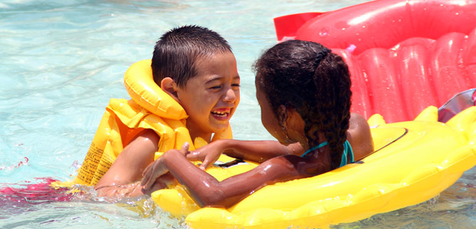 Cale�itos se gozaron su celebraci�n en parques y polideportivos