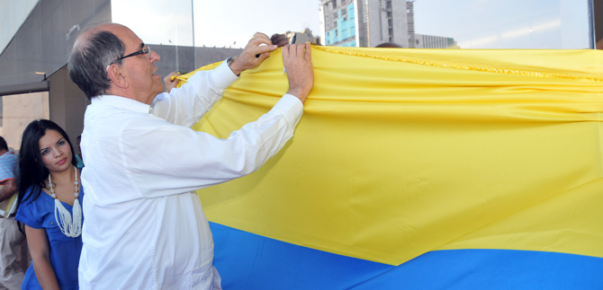 Alcalde Guerrero firm� su apoyo a la selecci�n Colombia