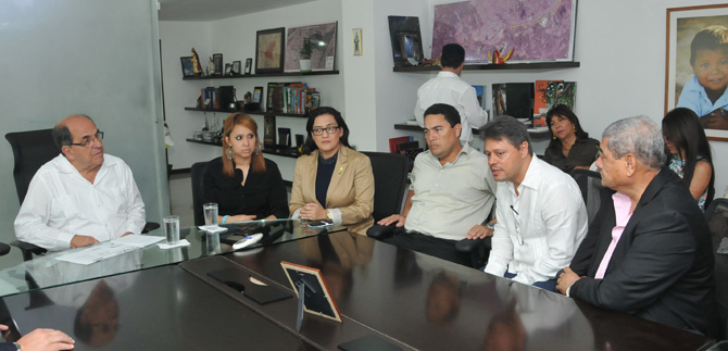 Alcalde da c�tedra de epidemiolog�a de la violencia a miembros de Gobierno hondure�o