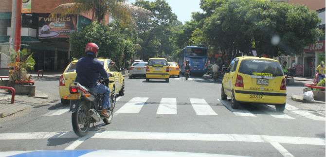 Secretar�a de Tr�nsito realiza demarcaci�n de v�as principales