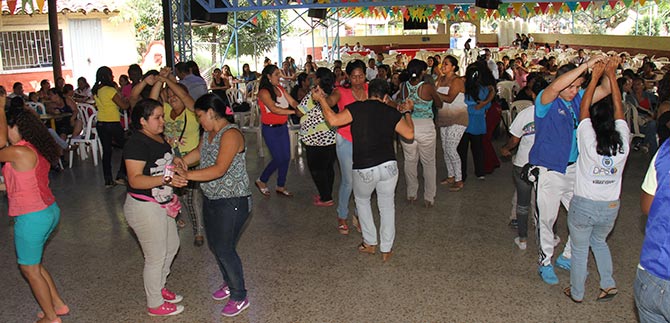 Celebran D�a de la Madre a mam�s l�deres de M�s Familias en Acci�n