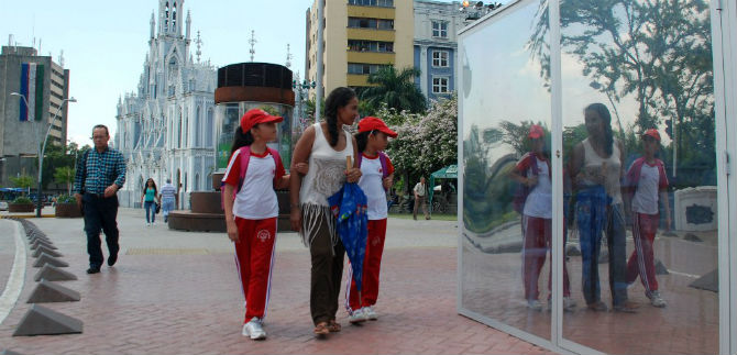 Reflexi�n entre lo p�blico y lo privado, en el Paseo de la Avenida Colombia