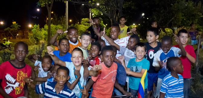 Alcald�a entreg� nuevos parques y zonas verdes con luz blanca en la comuna 15